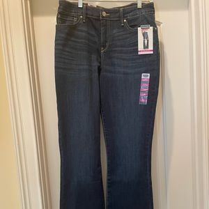 Ladies Mid Rise Bootcut Jeans by Levi’s. Size 14M.